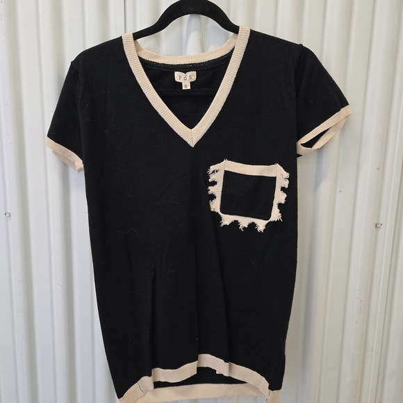 POL Tops - POL Black V-Neck Short Sleeve Top with Cream Trim